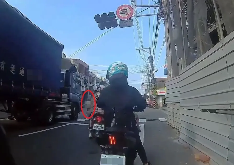 行人過馬路遭綠燈起步聯結車撞死　司機辯「看不到人」一審判無罪