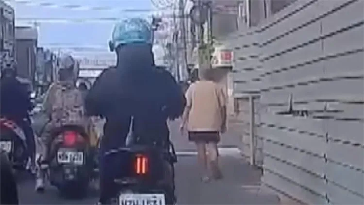 陳姓婦人當時從聯結車右側路邊徒步而來，左轉過馬路時被聯結車撞死。資料照片