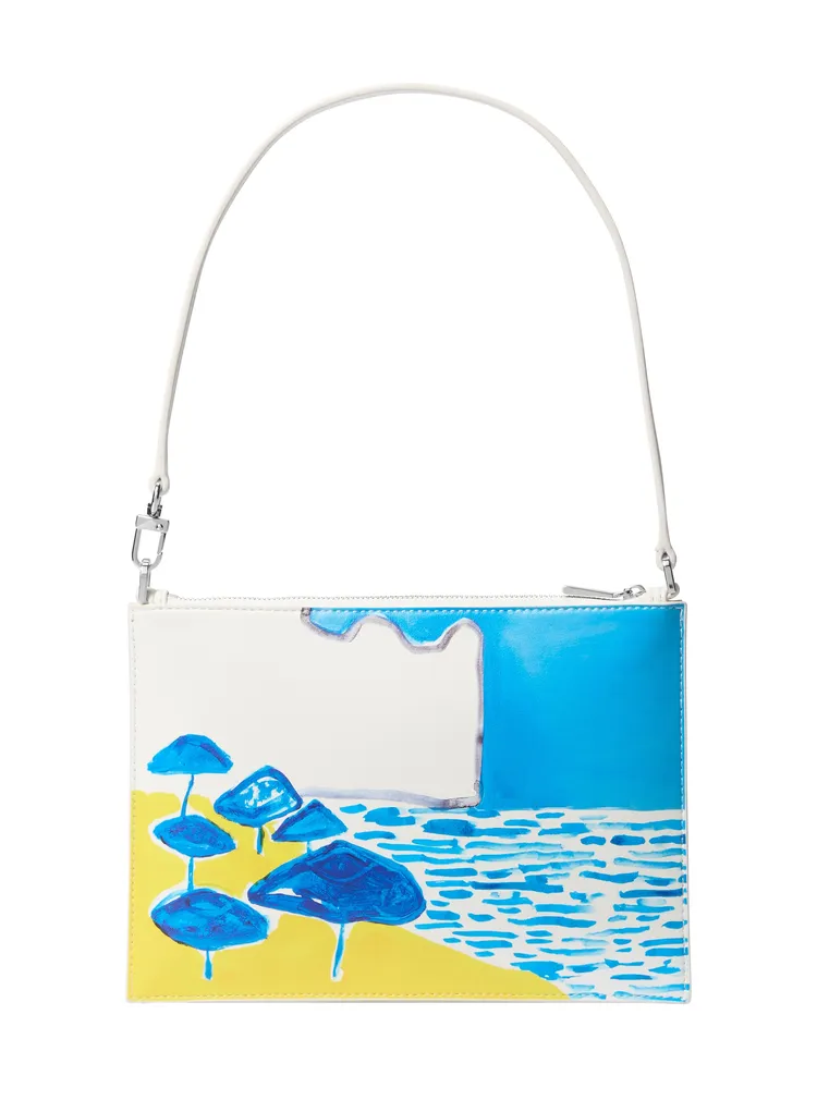MICHAEL KORS x CHRISTINA ZIMPEL聯名膠囊系列JET SET藍色印花手拿包，5900元。品牌提供