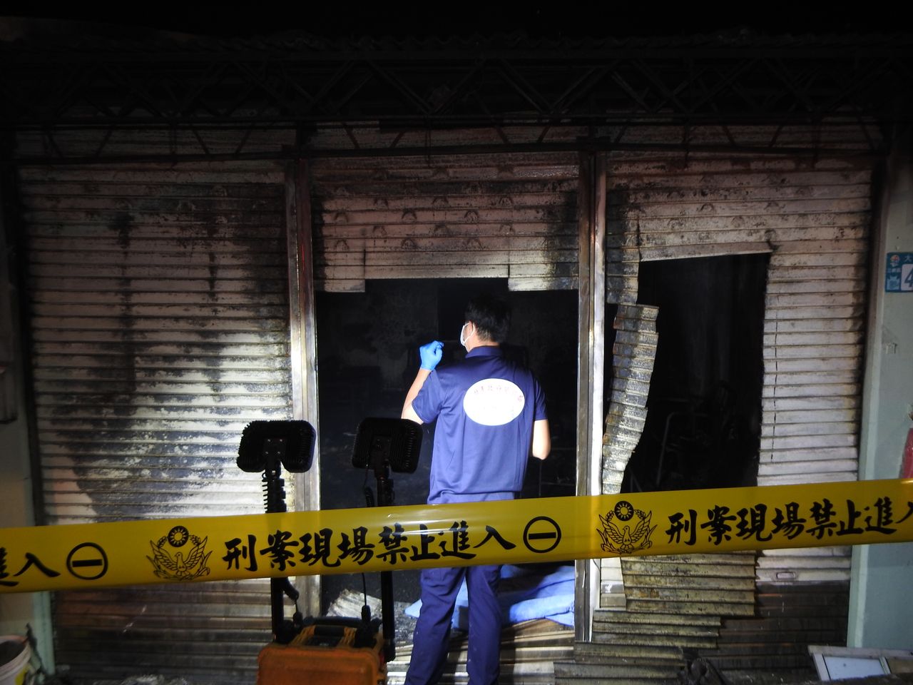 三峽民宅火警釀1死疑電線走火!同居3人關係曝光 警將約談「恰好」外出女子