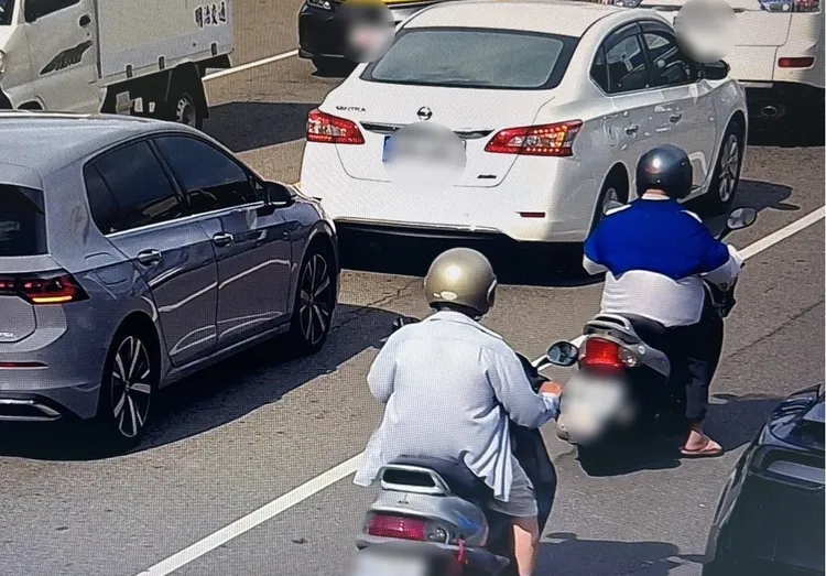 林翁因為找不到機車，焦急的向警方求助。翻攝畫面