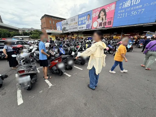 採買完忘了愛車停哪　警助尋回...8旬翁笑顏逐開