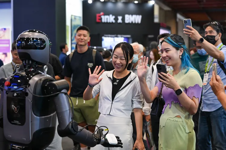 COMPUTEX 2026吸引全球科技產業人士熱烈參與，展期間串聯國際創新能量與商機交流，展現台灣在全球AI產業鏈的重要地位。貿協提供