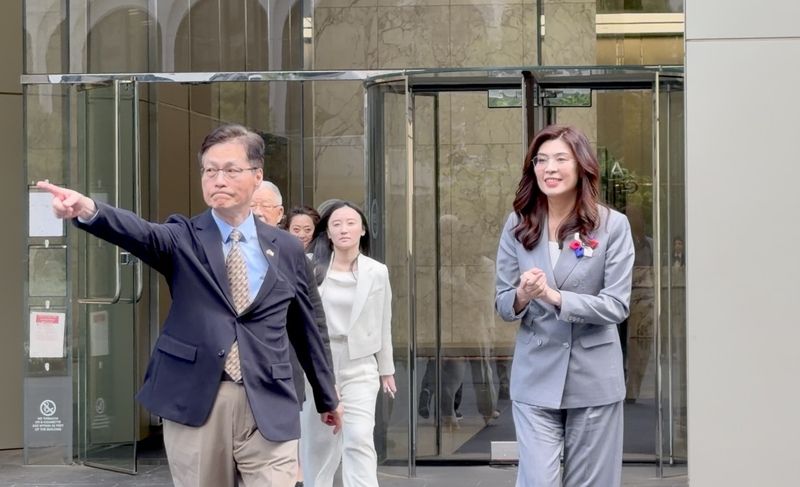 鄭麗文現身AIT總部 他曝背後意義:唱衰者該公開道歉