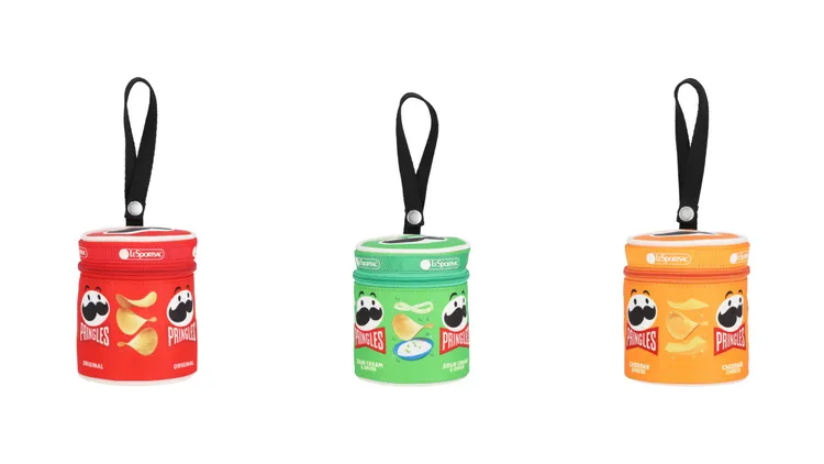 LeSportsac品客圓筒包吊飾，各2200元。品牌提供