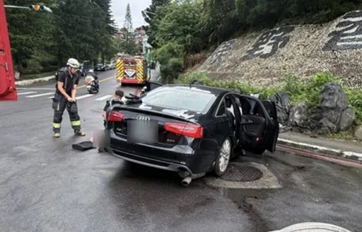一家三口出門遇劫！新店轎車路口自撞釀3傷　女駕駛命危搶救中