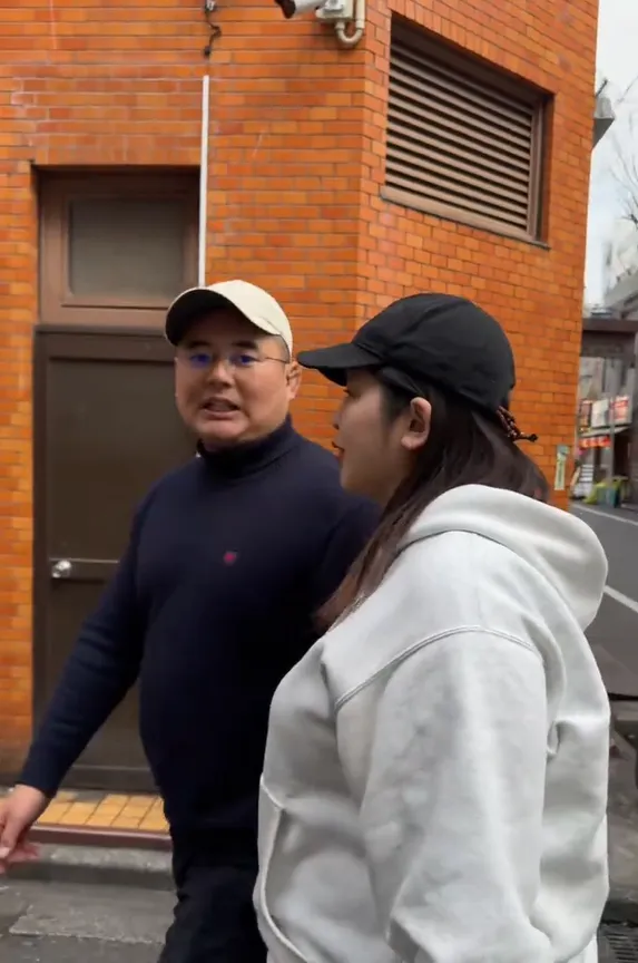 坂口杏里自嘲體重即將破百。翻攝TikTok