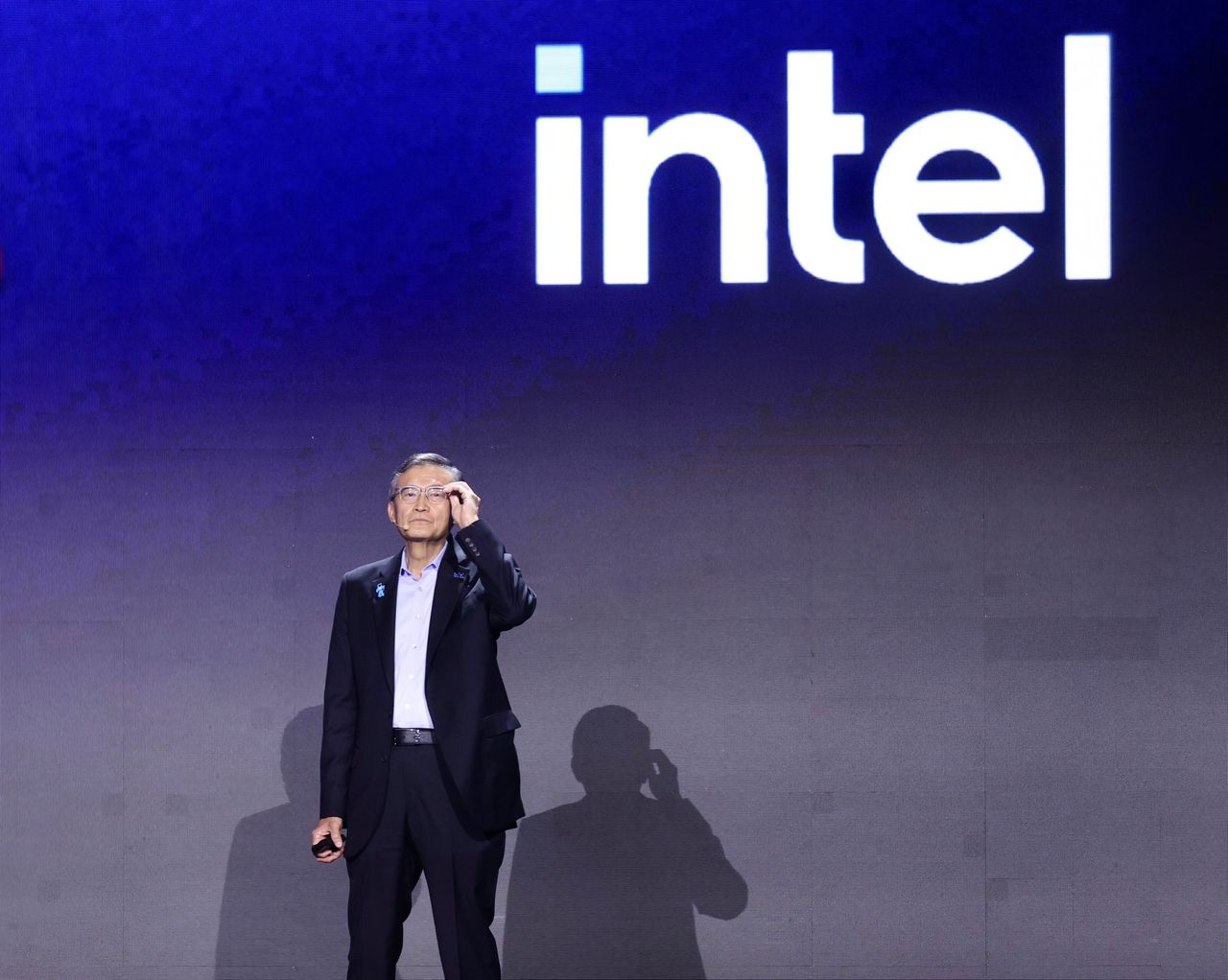 英特爾10年轉型大計!陳立武曝「很多CEO在搶CPU」 談台積電「合作大於競爭」