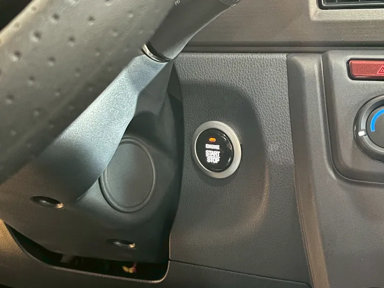 新增PUSH START智慧觸控啟動系統，只需按下按鍵即可啟動車輛，讓日常用車更具便利性與科技感。周奕豪攝