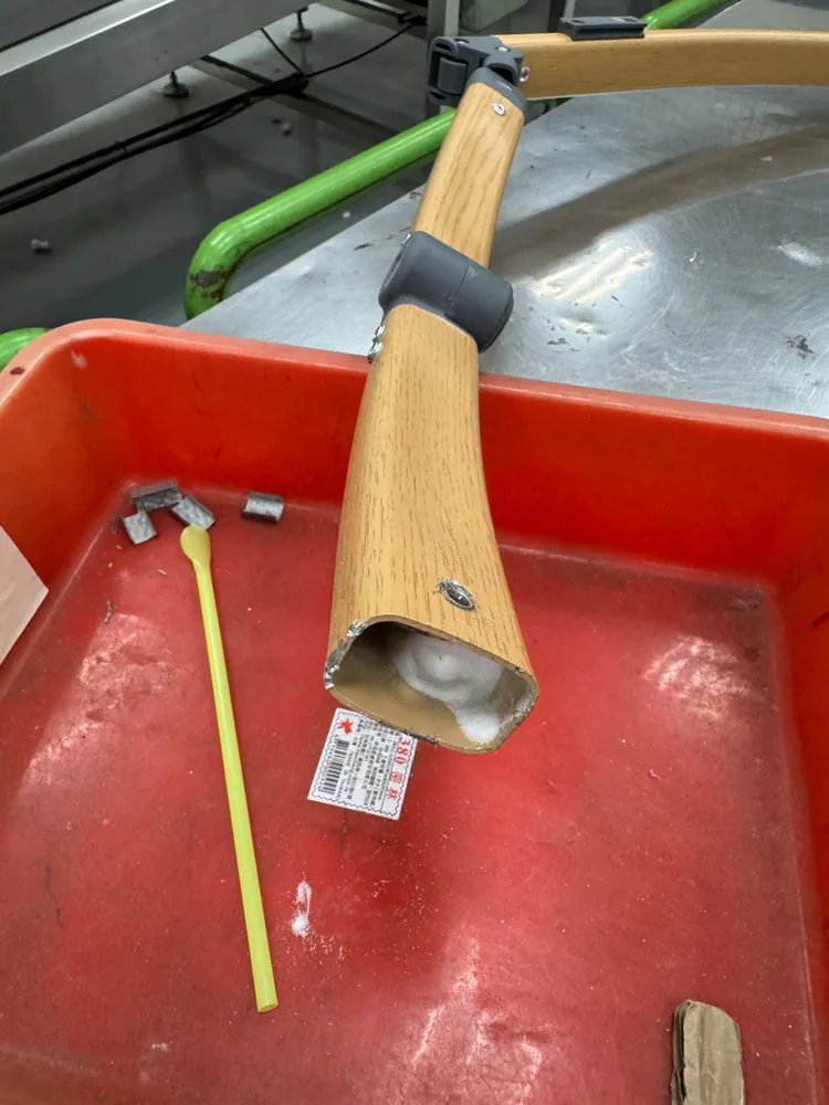 毒品夾藏在管狀零組件內。翻攝畫面