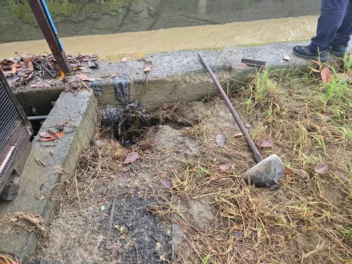 高雄農婦冒雨清淤…下一秒失足落水遭沖走　尋獲已成冰冷遺體