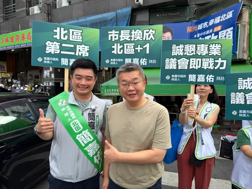力拚北區台派第二席！蔡其昌陪子弟兵簡嘉佑市場拜票
