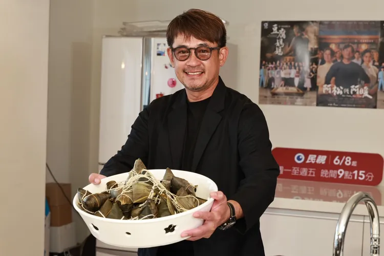 柯叔元認為兩部八點檔是強強聯手。民視提供