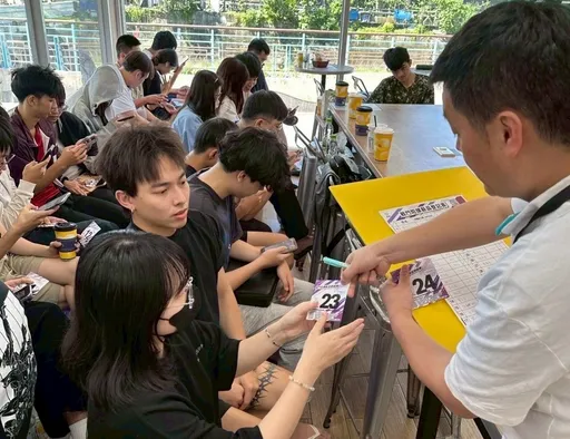 戰鬥陀螺太夯！萊爾富今開賣派主管送貨　防店員偷跑藏貨