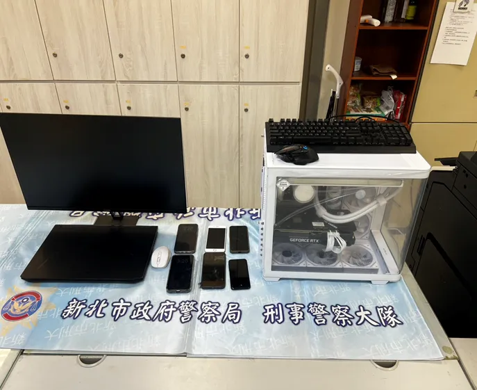 警方逮捕黃姓主嫌等4人到案，並查扣手機、電腦及大麻等毒品。翻攝畫面