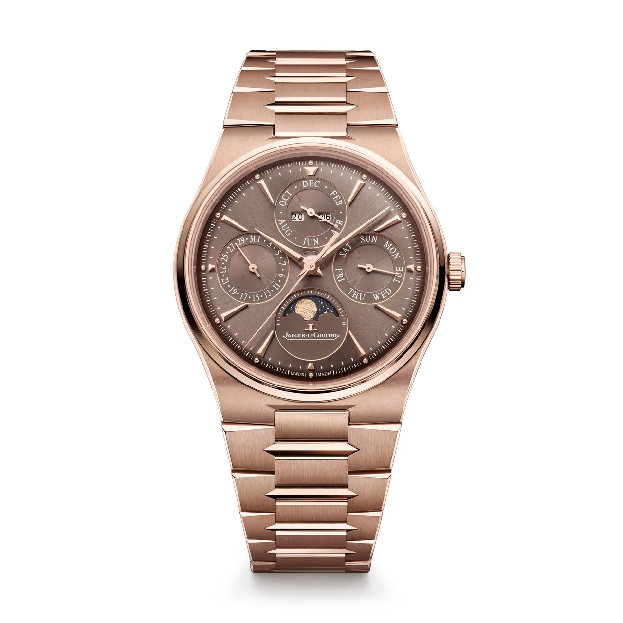 JOSHUA佩戴的MASTER CONTROL CHRONOMETRE Perpetual Calendar 大師系列天文台萬年曆腕錶，39mm，18K玫瑰金錶殼，銅色太陽放射狀飾紋錶盤，18K 玫瑰金（750/1,000）一體式三排錐形錶鏈，動力儲存70小時，防水深度50米，279萬元。品牌提供
