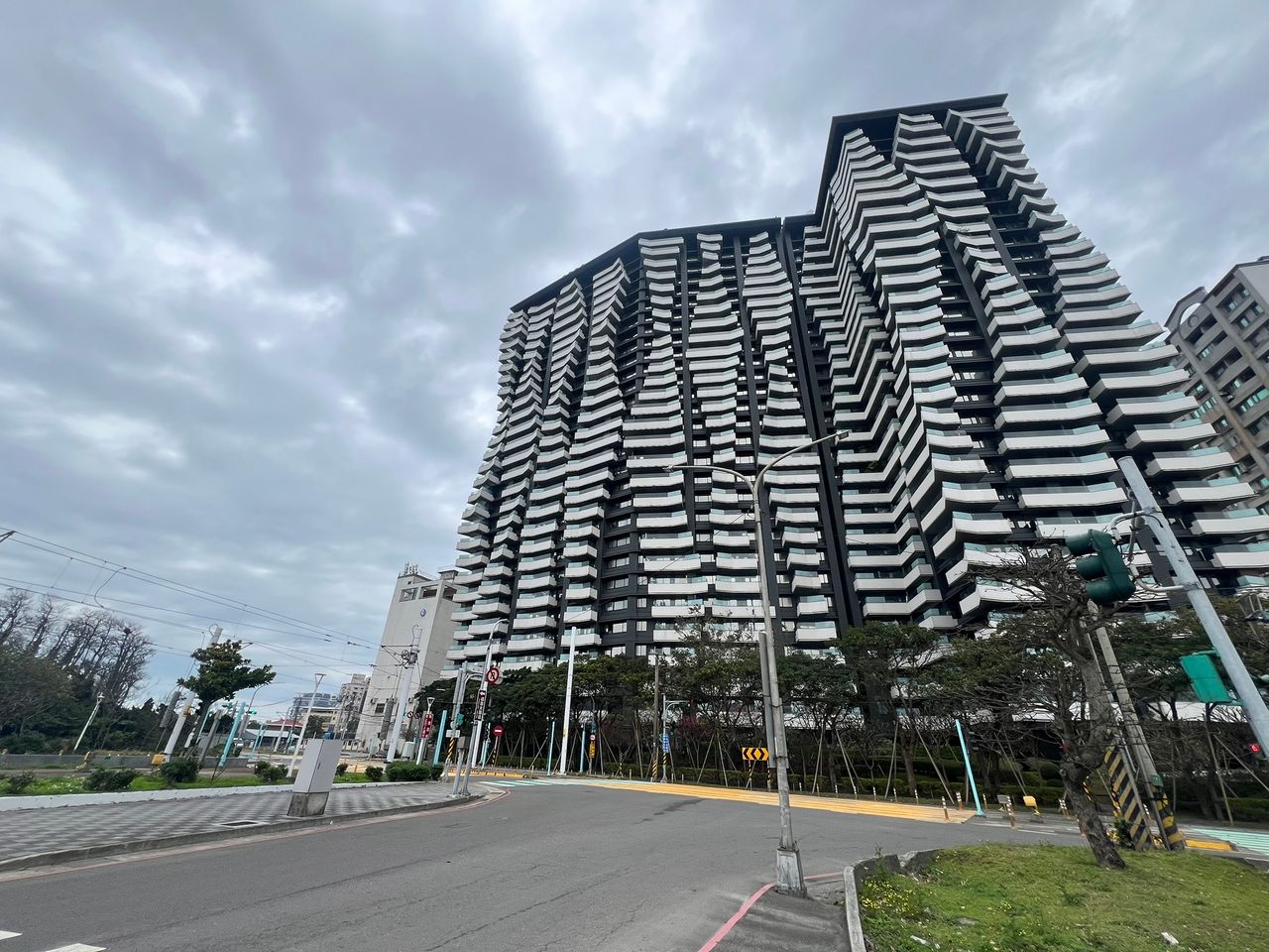 央行以靜制動 股市熱房市冷央行預防資金投入房地產
