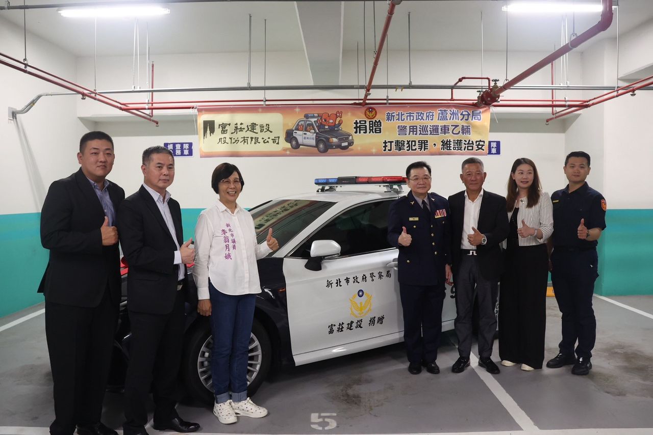 看到波麗士大人因毒駕傷亡不捨! 富莊建設、國廣營造捐贈巡邏車挺蘆洲警