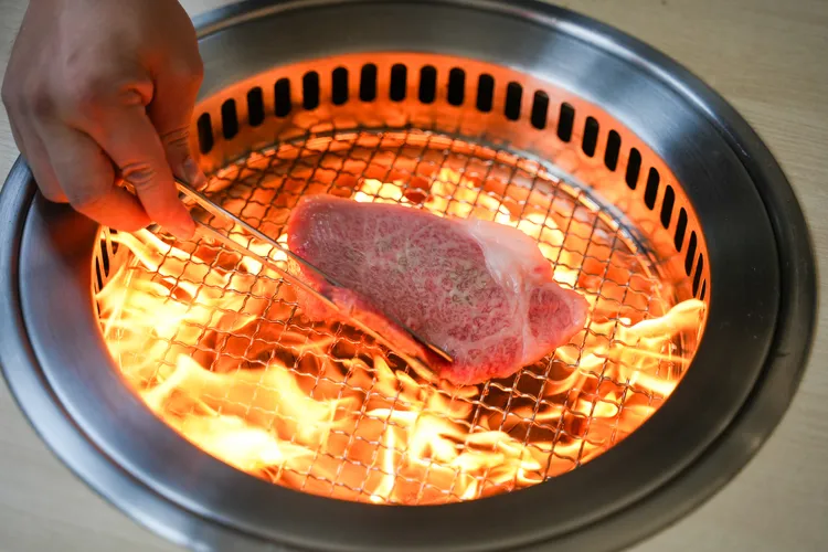 炙燒和牛最能彰顯誘人的油脂香氣。田欣雲攝
