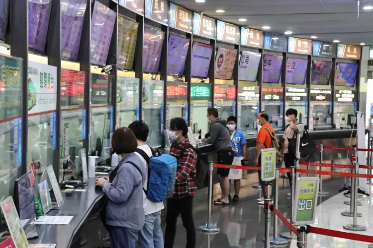 端午節連假搭乘西部中長途國道客運路線享票價6折優惠。資料照片