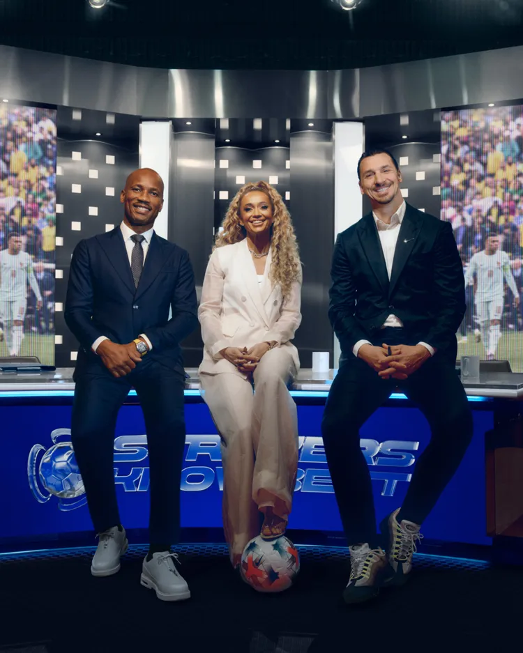 傳奇足球員Didier Drogba（左）、Zlatan Ibrahimović（右）以及體育主播Kate Scott（中）驚喜客串Nike新廣告。品牌提供