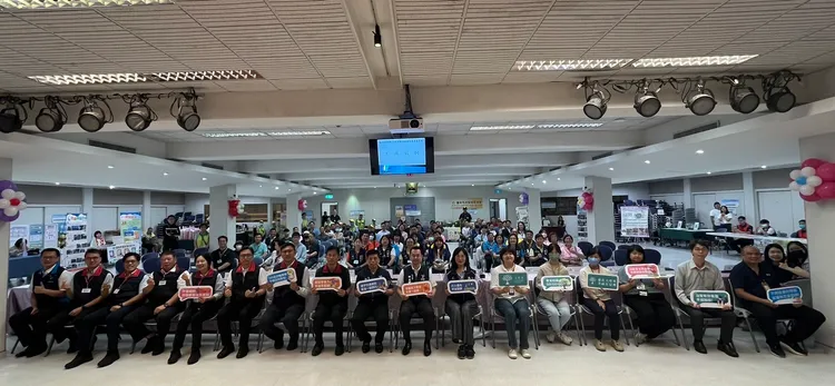 社區治安研習觀摩活動大合照。翻攝畫面