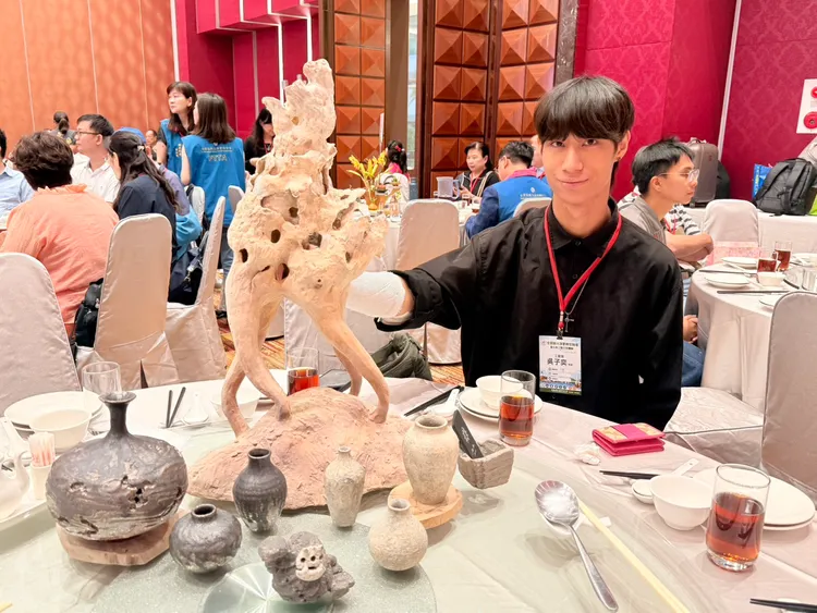 第一次在餐桌上推廣藝術與創作，27歲陶藝家吳子奕感覺很新鮮。莊曜聰攝