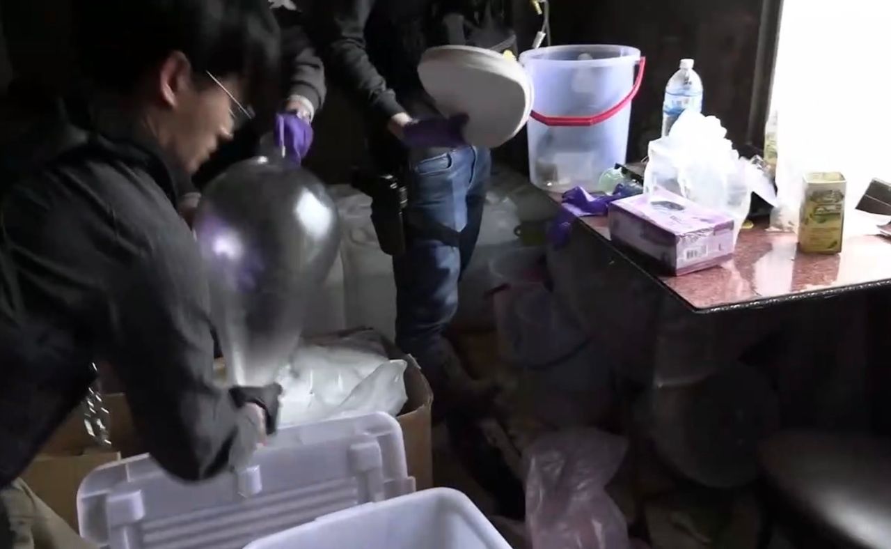 桃園再破喪屍煙彈工廠!2嫌「黑水煉毒」釀火警轉戰廢棄貨櫃屋 檢求重刑15年、12年