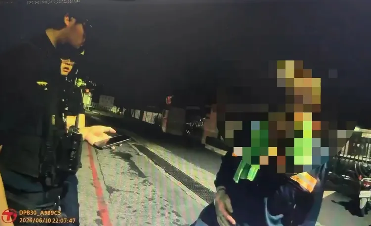 警方依規定實施觀測表，對張男進行生理平衡檢測，結果認定「致不能安全駕駛」。翻攝畫面