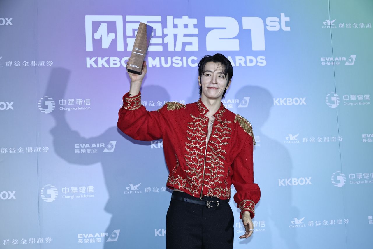直擊|SJ東海性感露腰間肉!KKBOX後台受訪落落長自嘲「我話很多」