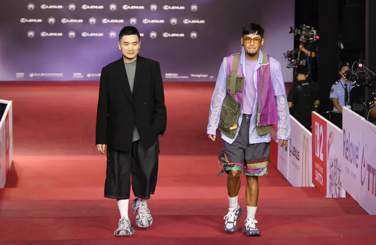 準歌王張震嶽（右）一派輕鬆。攝影中心攝