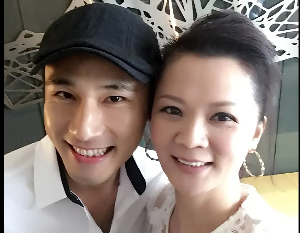 高欣欣見傅子純遺容哭罵「搞什麼東西呀！」曝傅太太現況：少許進食