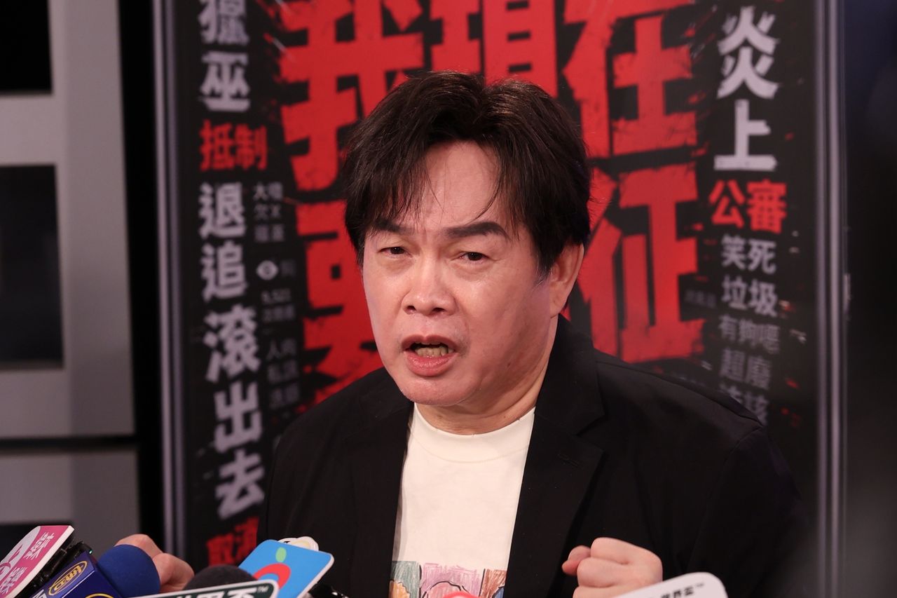 康康揭黃大煒15年前暖舉 喊話Vicky隨時聯繫