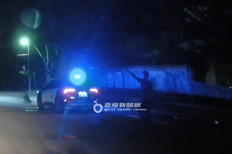 2026/4/12晚間，大溪山莊保全戒備，路上設有數個警衛站，更不時與附近派出所連線警車上山巡邏。特勤中心攝