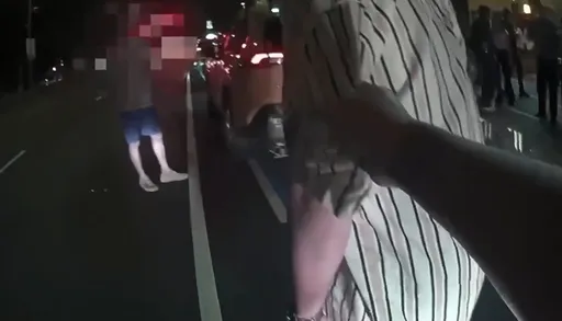 「拳願-信義版」上演！醉男不滿運將這句話　當街開扁遭警壓制