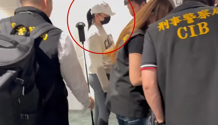 劉喬安比起當初離台前苗條身材相比，可見臃腫不少。翻攝畫面