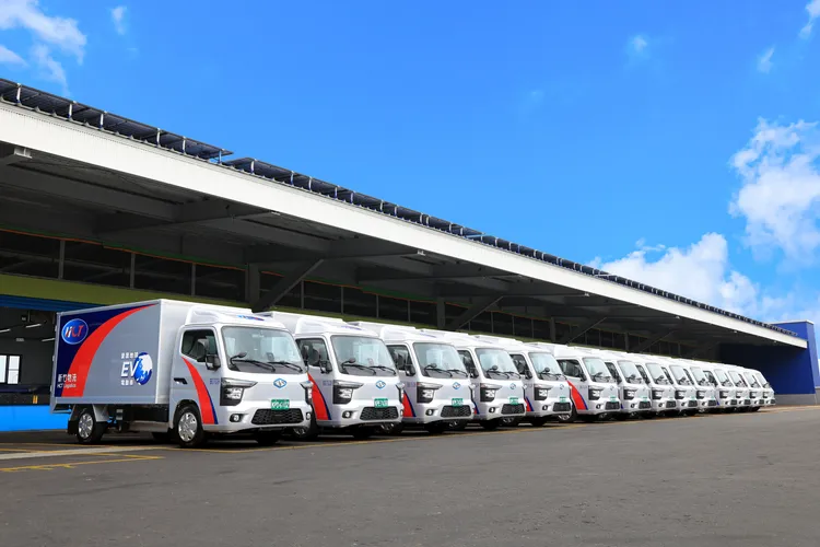 全台運量市佔最高的新竹物流，逾3000台車導入「企業ETC與路邊停車費代繳」。遠通電收提供