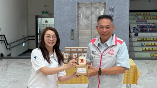 挺打火兄弟！台鎔科技捐贈環保不鏽鋼杯　守護桃園消防員身體健康