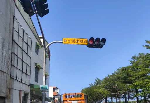 台南天氣熱到「告示牌融化」　網友驚：AI做的吧　結果是這樣