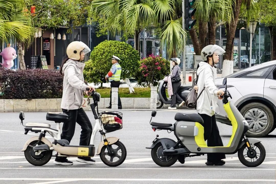 「電雞」滿街跑!廣州通勤變了 疫情後更愛兩輪代步