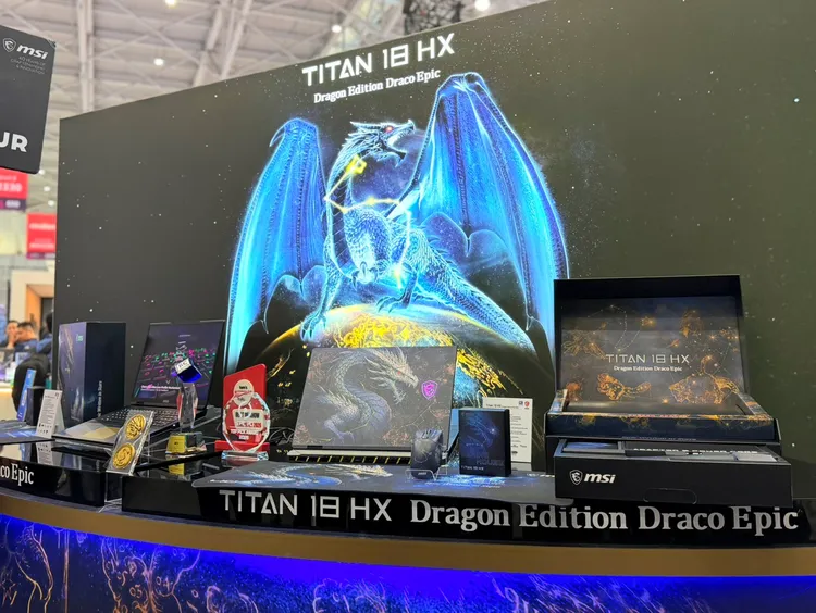 Titan 18 HX史詩天龍座40週年典藏特仕版設計靈感來自希臘神話中的巨龍Draco，象徵守護永恆力量的金蘋果。趙筱文攝