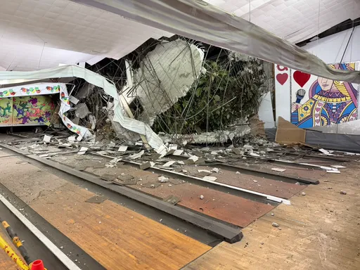 圓山保齡球館遭巨石砸穿　文大校友憶：是上體育課場地