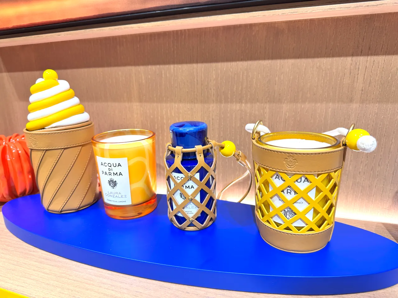 義式工藝限量冰淇淋造型燭台+蓋組（左）1萬800元、義式工藝限量桶形燭台（右）1萬1000元。張家玲攝