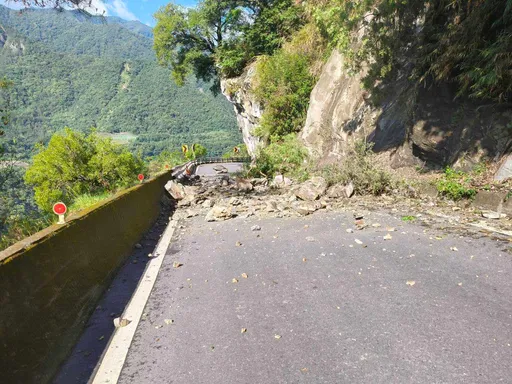 台20線南橫公路利稻段邊坡坍方　道路中斷預計10點搶通