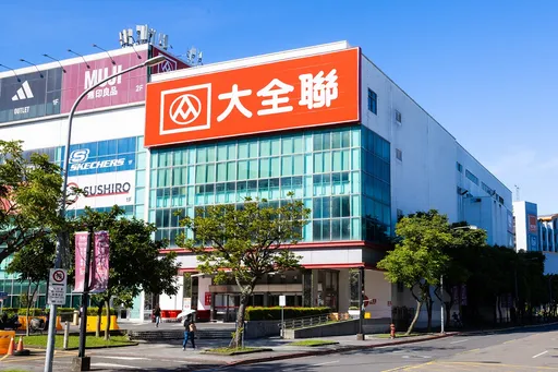 假日業績狂飆9成！大全聯內湖店變身「巨型極樂派對」　60斤大鮪魚現切狂喊拍、網紅KOL一日店長限時大瘋搶
