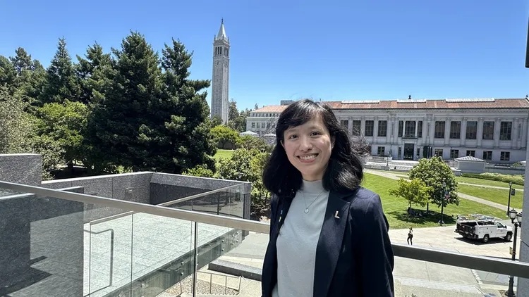 台大國企系畢業的鄧立潔轉戰理工科系，畢業於柏克萊工學院博士班。中央社
