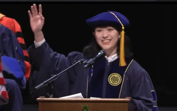 來自台灣的鄧立潔在柏克萊大學博士班畢業典禮發表演說，一夕爆紅。翻攝YouTube@MeganTeng_berkeley