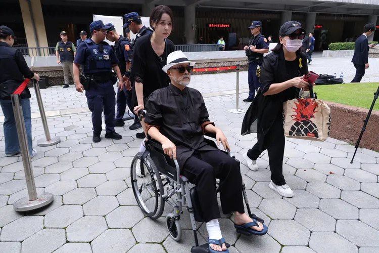 班鐵翔帶傷前來致意。攝影中心攝