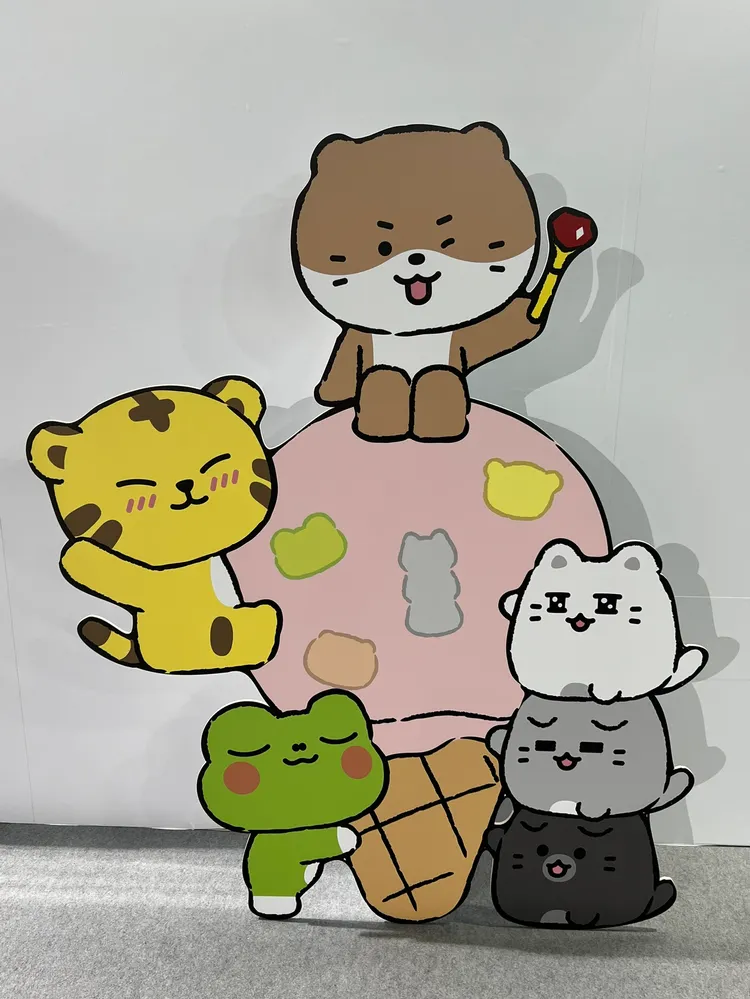 HOSHI（前排左）、DINO、THE8（後排左）、JUN的MINITEEN。陳薇安攝
