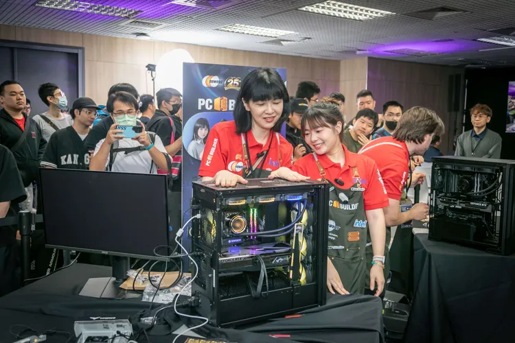 貝爾熊派（右）和Linda 零打（左）是2026 PC BUILDER的台灣代表。Newegg提供
